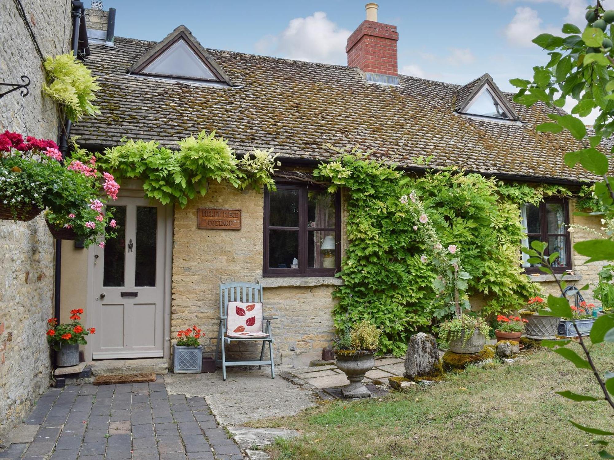 Picket Piece Cottage Chadlington Exterior photo
